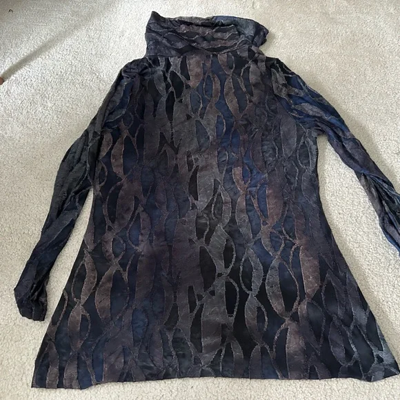 Unique Women's Tunic by Papa Vancouver - Picture 5 of 9